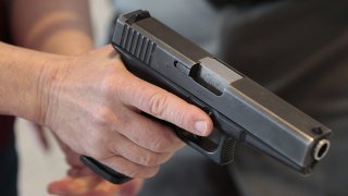 оръжие, пистолет, убийство, убиец, престъпление