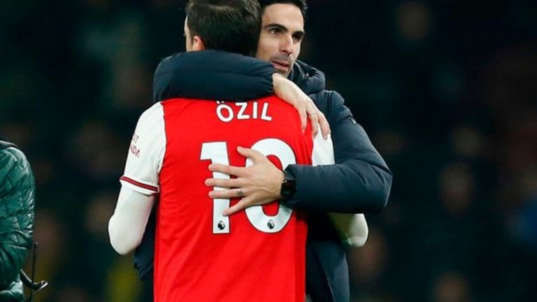 Изглежда, че Артета ще успее да интегрира отново Йозил в състава на Арсенал.