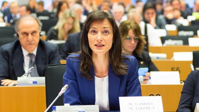 Започва изслушването на номинирания български еврокомисар Мария Габриел в европейския парламент. 
