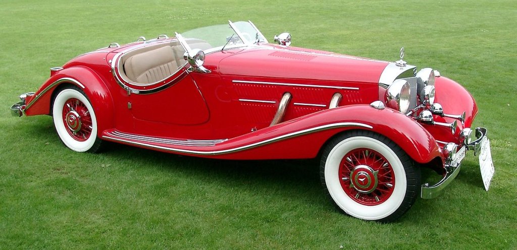 Mercedes-Benz 540K Two-Seat Cabriolet 
Появява се през 1936 година и има всички белези на класика - фаровете, линията, пропорциите, издължената предница. Най-популярните цветове за модела са черверно и черно.