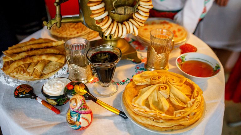 В "Книга за вкусна и полезна храна" има дори одобрена версия за съветска пица