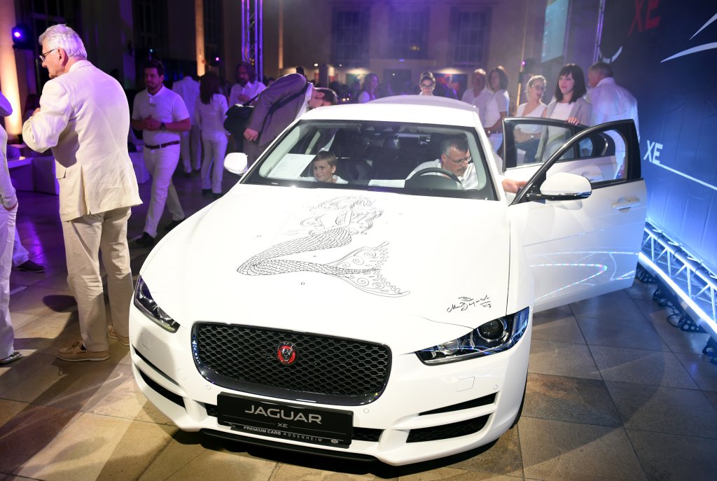 Jag XE