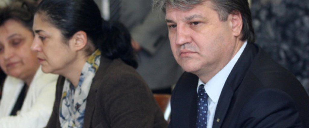 Именно Узунов е сочен за автора на скандалния sms, препратен от премиера Бойко Борисов до председателя на ВКС Лозан Панов.