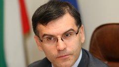 Вицепремиерът и отговорник за административната реформа Симеон Дянков може да се почерпи от руския опит