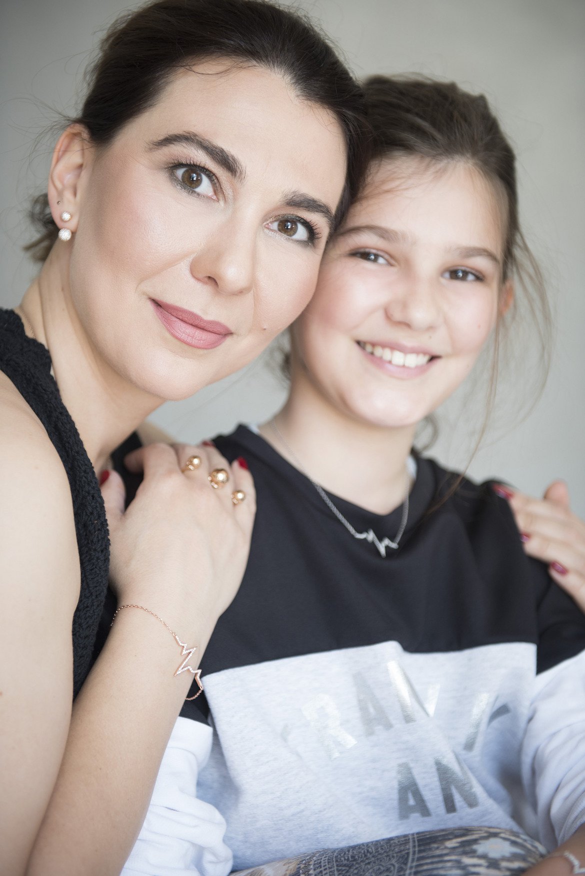 Операция "Майки и дъщери": Ана Динкова и Адриана 