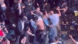 Масов бой сред феновете по време на събитие на UFC в Мексико (видео)