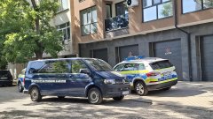 Засега основната версия е, че тежкото престъпление е извършено от член на семейството