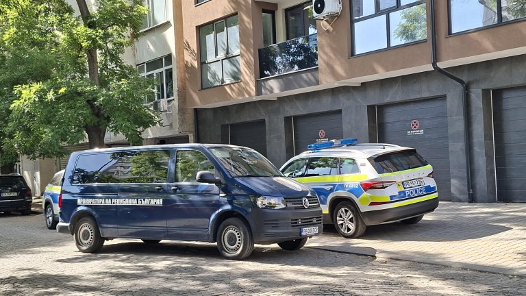 Засега основната версия е, че тежкото престъпление е извършено от член на семейството