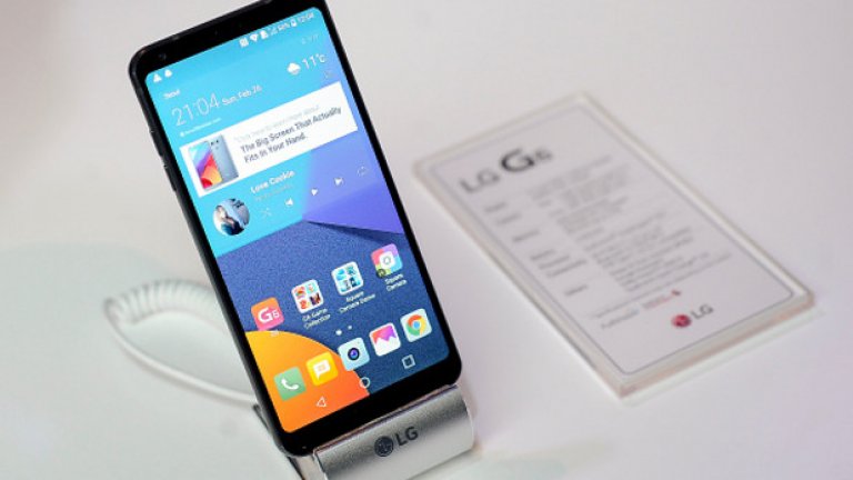 LG G6 
Може би най-впечатляващият аспект на новия G6 е екранът, който заема почти цялата предна част на устройството и идва в пропорция 18:9 - така дисплеят може да се раздели на две равни и достатъчно широки части, за да позволява ефективен мултитаскинг.