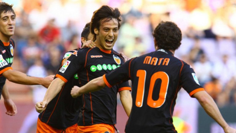 
Хуан Мата и Давид Силва

Съотборници във Валенсия (2007 - 2010)
Съперници в Челси и Манчестър Сити и в Манчестър Юнайтед и Манчестър Сити

Въпреки че двамата имат сходна игра, те прекараха три години заедно на "Местая". Във Валенсия спечелиха Купата на краля през 2008 г. след победа над Хетафе.
