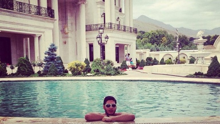 Къщи с частни басейни