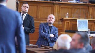 "Има такъв народ" действат без стратегия и инстинкт за самосъхранение, което може да ги остави извън следващ парламент