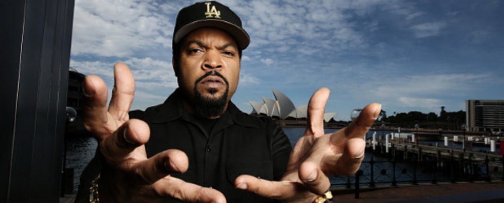 Рапърът Ice Cube е учил архитектура и чертане в техническия университет във Феникс. И въпреки че от години се занимава с музика, той изобщо не е изоставил интересите си. През 2011-та година Ice Cube представи видео-обиколка на иконичния дом на дизайнерското семейство Чарлз и Рей Иймс в изложба, наречена "Pacific Standard Time: Art in L.А. 1945-1980"