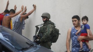 Затворите са слабото звено в плана на бразилските власти срещу престъпността