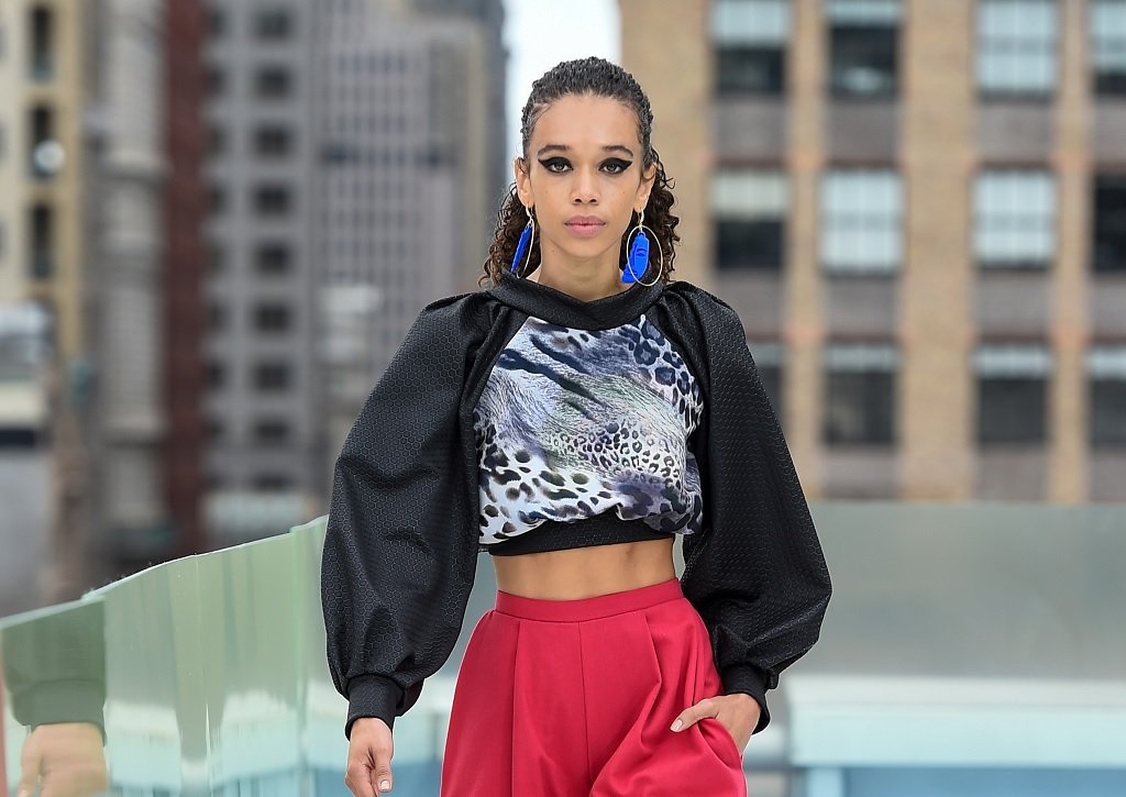 Буфан ръкавите се връщат 
"Те са тук, за да останат тази зима... и са по-големи от всякога", пише Cosmopolitan в своя преглед на зимните трендове. На модните подиуми ги видяхме във всякакви вариации от цветове, материи и стилове. Да, дори в спортно-елегантни дънкови тоалети, съчетани с кецове, буфан ръкавите ще владeят сезона.