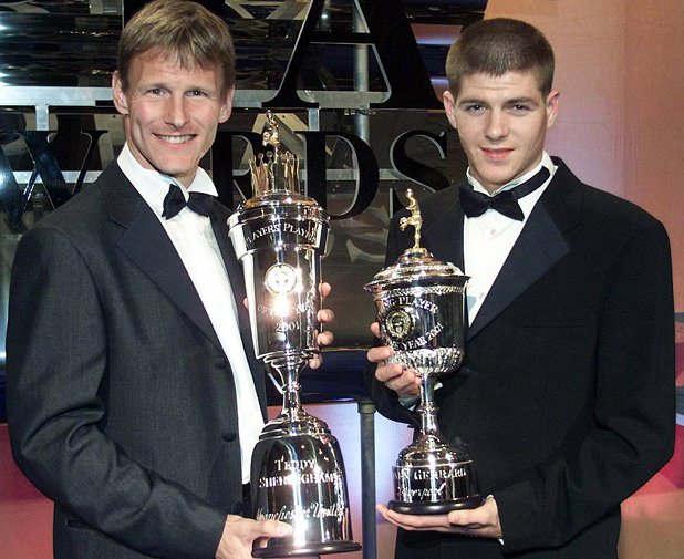 Джерард е избран за най-добър млад играч през 2001 г. Редом е футболист №1 на годината - Теди Шерингам.