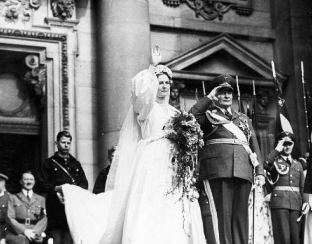 Bundesarchiv_B_145_Bild-F051618-0010,_Berlin,_Trauung_Hermann_Göring_mit_Ehefrau_Emmy