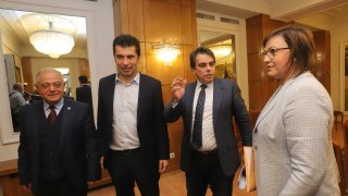 Тук всеки "малък играч" е важен и още повече - всеки малък играч съзнава своята важност