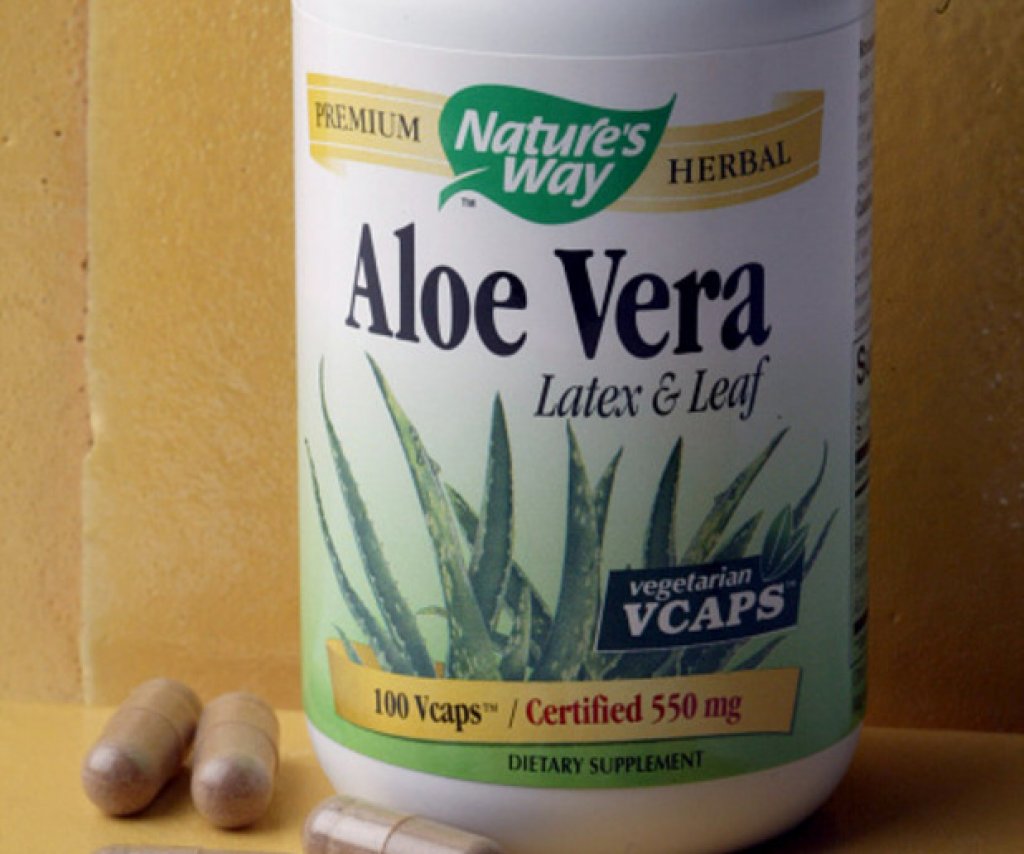 Алое вера 
Алое вера е друго средство, което може да изпробвате. Има свойствата да лекува и успокоява кожата. Достатъчно леко е, за да се използва ежедневно, но и резултатите, които може да очаквате не трябва да са големи.