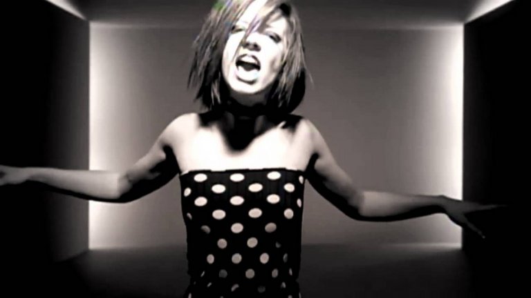 Garbage - I Think I'm Paranoid Още едно хитово парче на любимата алтернативна банда на Америка от 90-те след I'm Only Happy When It Rains
