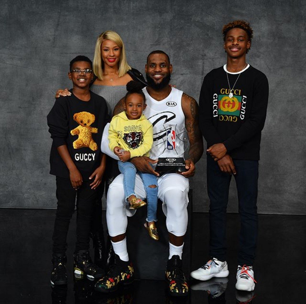 Съпругата на баскетболиста Савана, синовете му ЛеБрон-младши и Брайс и дъщеря му Зури обожават Лос Анджелис.