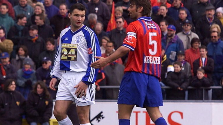 4. Времена на криза
Още в началото на 60-те години Карл Рапан предупреждава: „Ако не реорганизираме елитния си футбол, победите ще идват от дъжд на вятър, и то с късмет…” Точно тогава стилът на игра е разцепен между немскоговорящата и франкофонската част на Швейцария. Докато първите държат повече на атлетичния и дисциплиниран футбол, другите залагат на техниката и многобройните пасове. В резултат на това националният тим не успява да се класира повече от 20 години на големи финали. 
В тези времена на криза над всички в страната успява да се укрепи Базел, който печели седем пъти шампионската титла между 1967 и 1980 г., воден от легендарния си треньор Хелмут Бентхауз, №1 в историята на клуба за всички времена. Бивш професионален играч от германските Мюнхен 1860 и Кьолн, Бентхауз успява да разбие властването на Цюрих, Йънг Бойс и Сервет. В онези времена швейцарците харесват Базел така, както Бийтълс, Уудсток и свободната любов. След напускането на Бентхауз отборът отстъпва лидерската позиция на Грасхопър, Сервет и Ксамакс, натрупали достатъчно пари, за да наемат застаряващи звезди като германците Карлхайнц Румениге и Ули Щилике. Немислимото се случва през 1988 г., когато Базел изпада от елита за цели пет сезона.