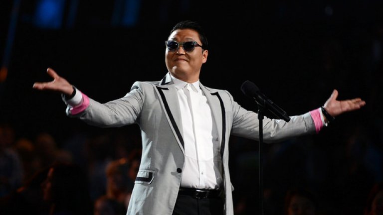 Да,  Psy  и неговият конски танц.
 Корейският поп певец взриви музикалната индустрия с тоталния хит „Gangnam Style”, счупи рекордите на YouTube, буквално изгря за един ден, и то с песен на родния си език. 
  Хиляди хора развълнувано пускаха аматьорски видеоклипове и снимки, в които или танцуват, или изглеждат като Psy. Той записа парче със Snoop Lion, пусна още няколко авторски песни, но не успя да повтори успеха на „Gangnam Style”. Ако следим тенденцията на гледанията им YouTube, след пет години никой няма да забележи, ако кореецът има нова песен.