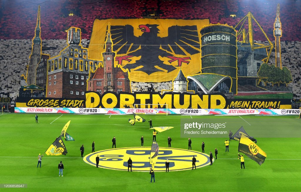 Хиляди фенове на Борусия Дортмунд са издигнали величествена хореография на техния "Вестфаленщадион" преди мача от Бундеслигата срещу Айнтрахт.

Не след дълго една от най-впечатляващите футболни агитки в Европа трябваше да се примири със затварянето на стадионите и внезапното отдалечаване на футбола от феновете.