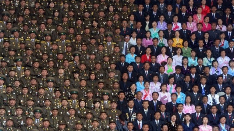 Празненство по случай 100-годишнината на севернокорейския лидер Ким Ир-Сен

Снимка: Иля Питалев