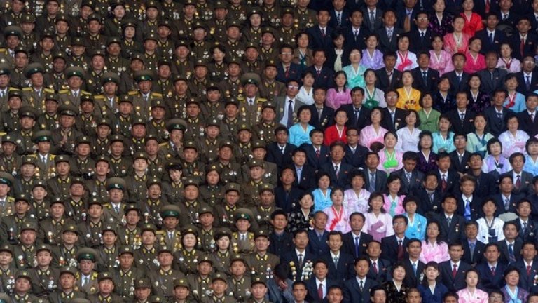 Празненство по случай 100-годишнината на севернокорейския лидер Ким Ир-Сен
Снимка: Иля Питалев