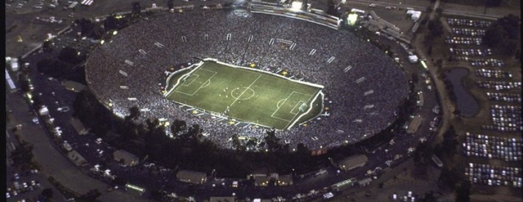 "Роуз Боул" по време на Олимпиадата в Лос Анджелис. 10 години по-късно стадионът домакинства на финала на световното първенство между Бразилия и Италия.