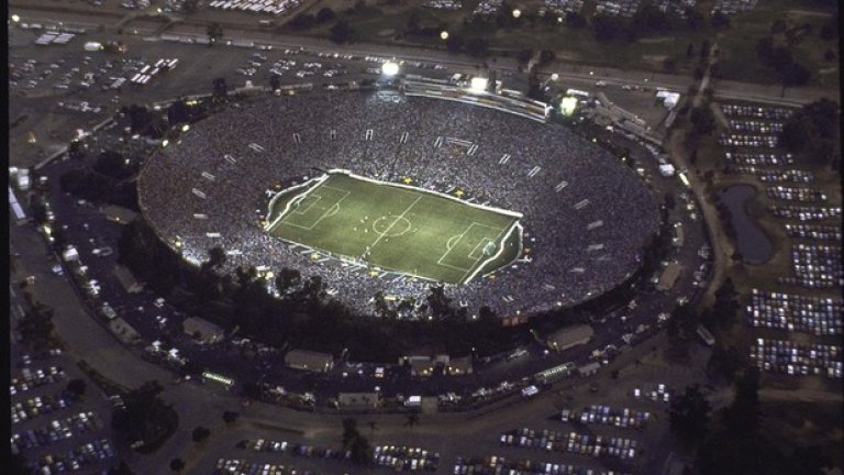 "Роуз Боул" по време на Олимпиадата в Лос Анджелис. 10 години по-късно стадионът домакинства на финала на световното първенство между Бразилия и Италия.
