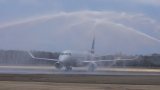 Водният салют е висша форма на признание от страна на дадено летище