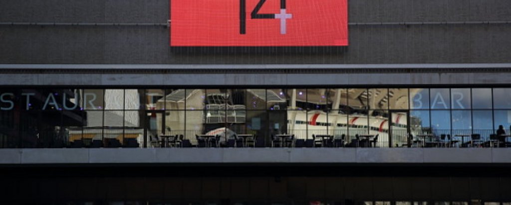 Екран пред „Амстердам Арена” показваше номера на бившата звезда на Аякс