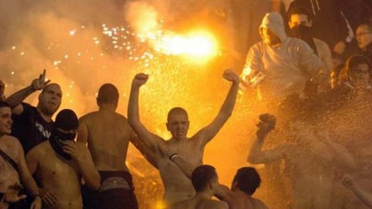 Огън, сбивания, заря, прекратени сблъсъци, атаки на играчи от съперника... Всичко това го има в дербито на Белград.