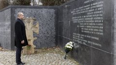 Премиерът, президентът и председателят на парламента призоваха за това миналото да не се повтаря