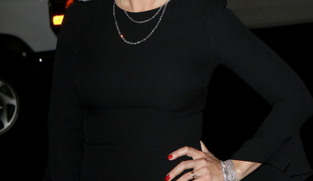 Кейт Уинслет
Тя винаги се е обявявала против пластичните операции, но експертите са убедени, че има нещо. Отново лицето й блести благодарение на повдигнатите вежди. Ботокс или направо операция?