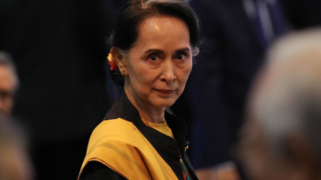 Аун Сан Су Чи 
Почти две десетилетия Сан Су е затворник в собствения си дом в Мианмар, бивша Бирма. Първоначално животът й в Англия със съпруга й е спокоен, докато не отива да види болната си майка в Бирма, където е поканена да води месното продемокр