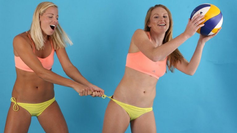 Кристина Колоцова
Кристина (вдясно на снимката) започва с „нормален” волейбол, след което се ориентира към плажния – на 17 години. Тя играе заедно с Маркета Слукова и двете завършиха на пето място в Лондон преди три години.