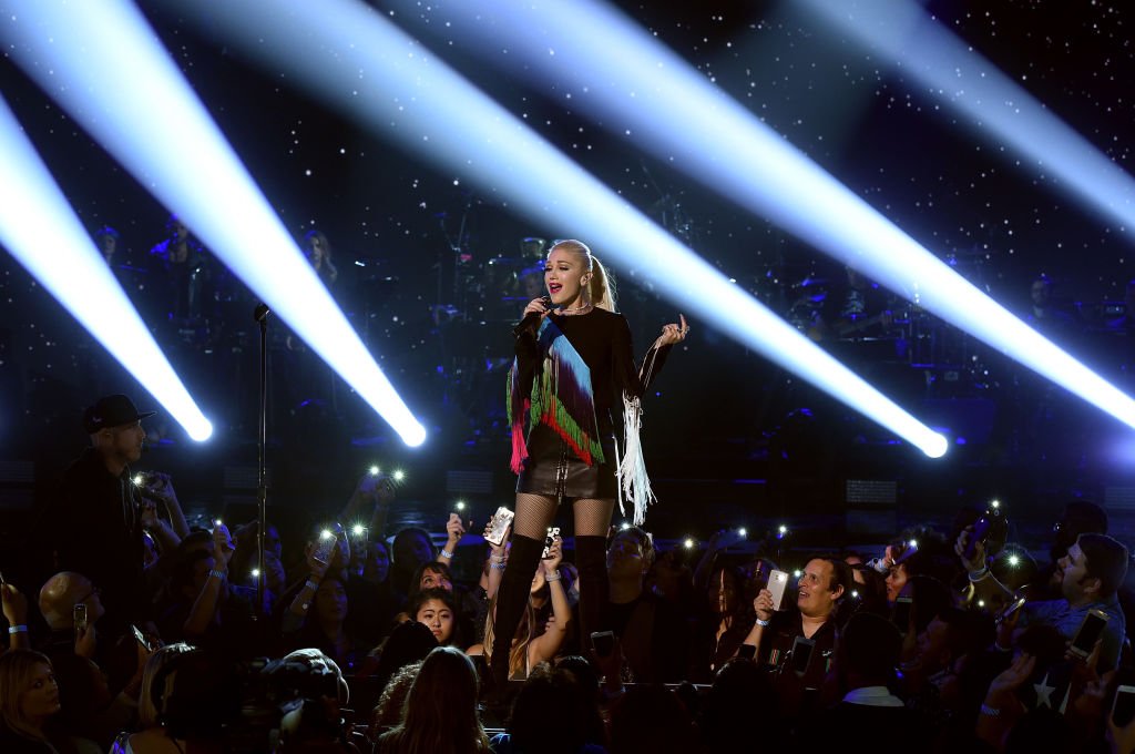 Гуен Стефани бе част от музикалната програма на благотворителния концерт \"One Voice: Somos Live! A Concert For Disaster Relief\"