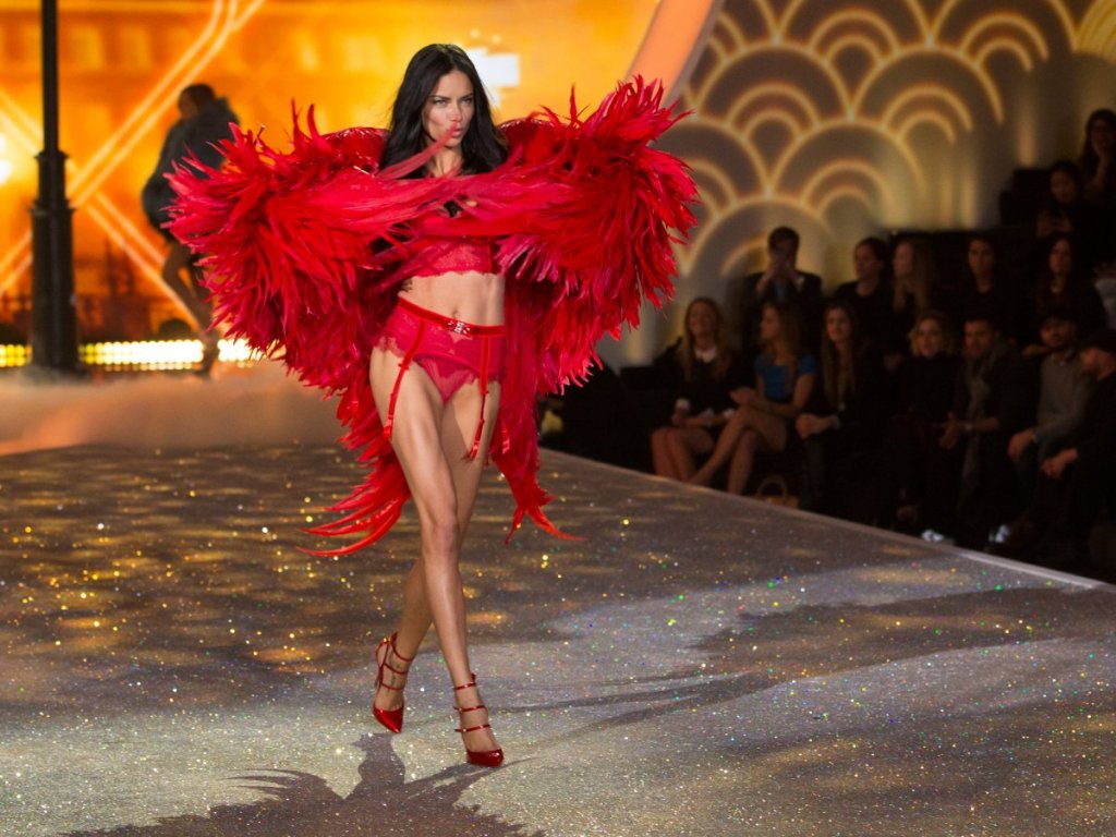 adriana-limas-red-bird-costume-was-crazy