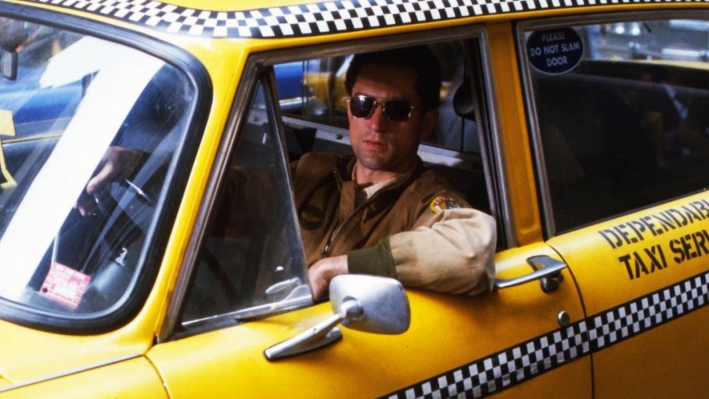 “Шофьор на такси”
Мартин Скорсезе също е държал в ръцете си “Златна палма” с убийствената драма “Шофьор на такси”. Сюжетът се фокусира върху самотен и психически нестабилен ветеран от Виетнам, който се прехранва като шофьор на такси в Ню Йорк и междувременно се опитва да спаси непълнолетна проститука.
