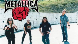 Metallica – St Anger (2003)
Група №1 на траш метъла издаде не един и два спорни албума, а колаборацията с Лу Рийд в Lulu беше особено трудна за преглъщане.
Но осмият албум на четворката St Anger си остава този, с който Metallica стреля най-далеч от целта. И днес албумът звучи като творение на велика група, която обаче просто се намира в тежък период и никак не си прекарва добре в студиото. 
Самокритичните текстове на Джеймс Хетфийлд звучат като излезли от човек, който се опитва публично да реши личните си проблеми. И това не би било толкова лошо, ако самите песни не стигаха тотално доникъде в музикално отношение.
Черешката върху доста безвкусната торта е станалият легендарен звук на соло барабана на Ларс Улрих, оприличаван на кофа за боклук. Звукът е умишлено търсен и с него барабанистът се е опитвал да постигне определено внушение, но това не прави слушането на St Anger по-малко болезнено.