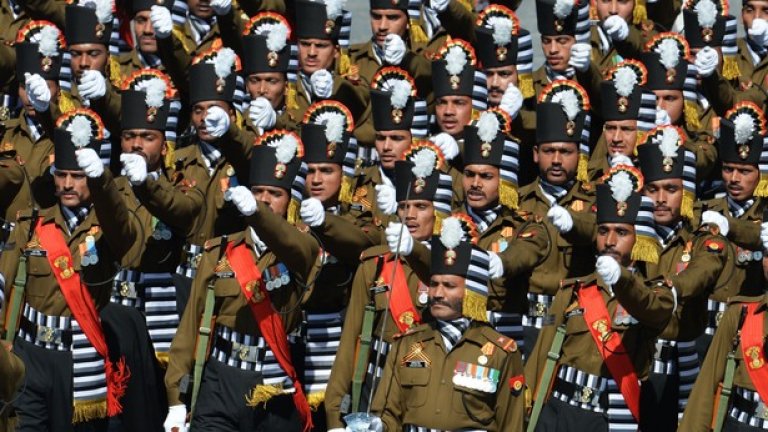 Индия също се включи със свои военни