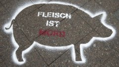 "Месото е убийство" (нем.) 