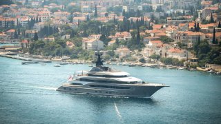 Мобилността им далеч не е гаранция за сигурност за мегаяхтите и техните притежатели