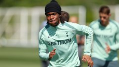 Заплашиха защитник на Тотнъм с пистолет