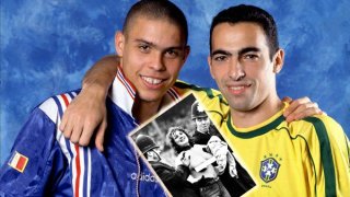 Ерика Ро със свалена блуза, Ронаеф и Джоркалдо: Още незабравими футболни снимки