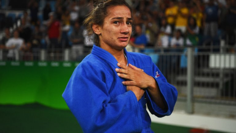 Мейлинда Келмеди спечели първия олимпийски медал в историята на Косово, окичвайки се със злато в джудото в категория до 52 кг.