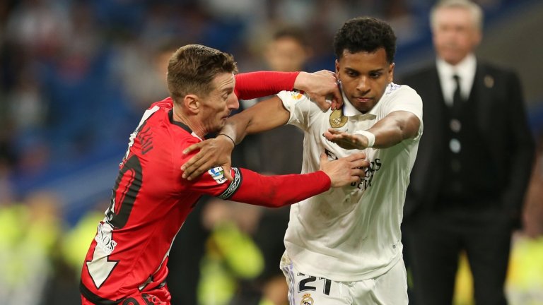 Реал стигна до късна победа и продължава да се бори за второто място